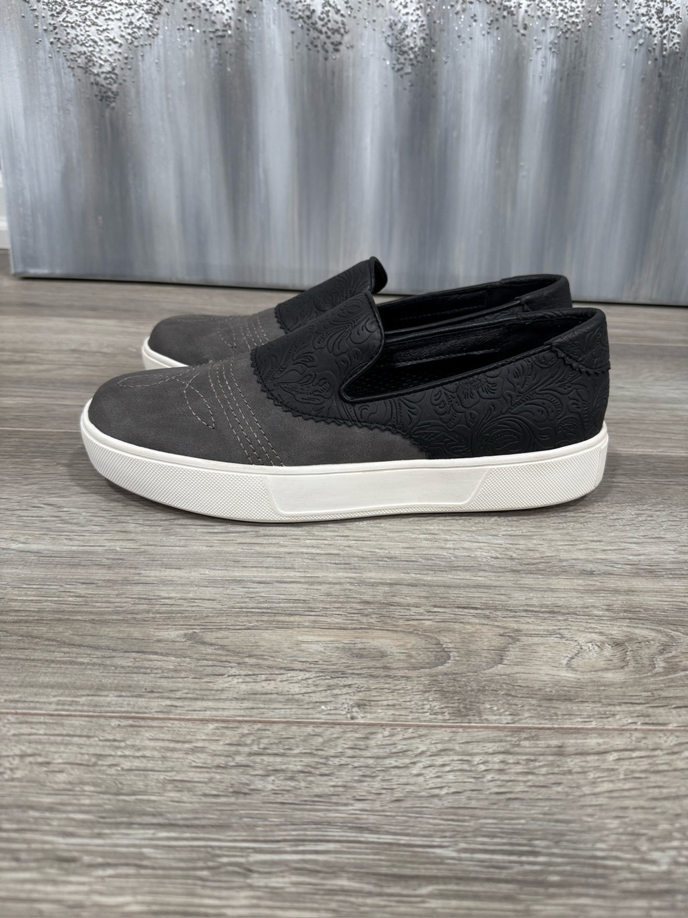 Volatile Rosecrans Floral
Embossed Slip-on Sneakers Western